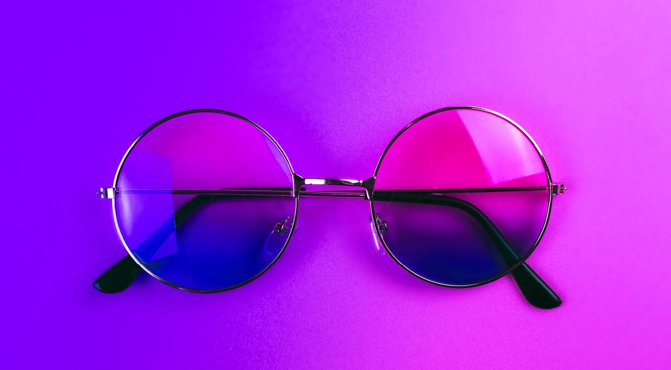 La importancia de ponernos las gafas violetas al estudiar y ejercer la  Psicología – Blog del Centro ELEIA